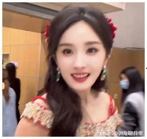 娱乐圈吃瓜爆料女生,揭秘明星背后的秘密恋情与是非风波  第1张